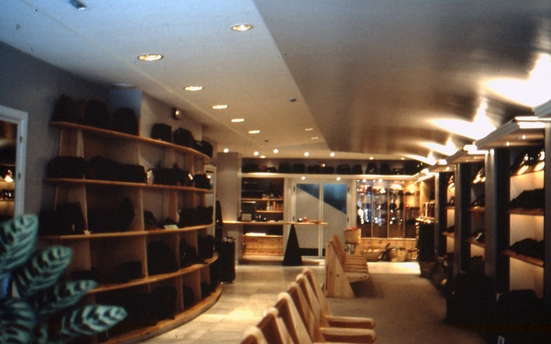 Nueva Imagen Comercial, Mobiliario y Tiendas para la Franquicia El Caballo