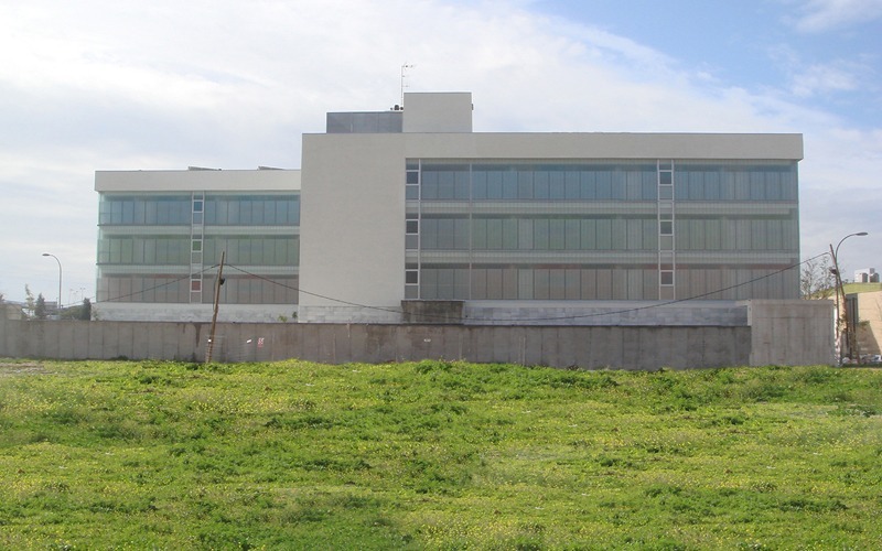 28 Viviendas y Centro Social Su Eminencia. Sevilla