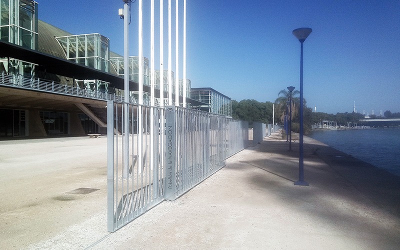 Vallado perimetral del Pabellón de la Navegación. Sevilla.