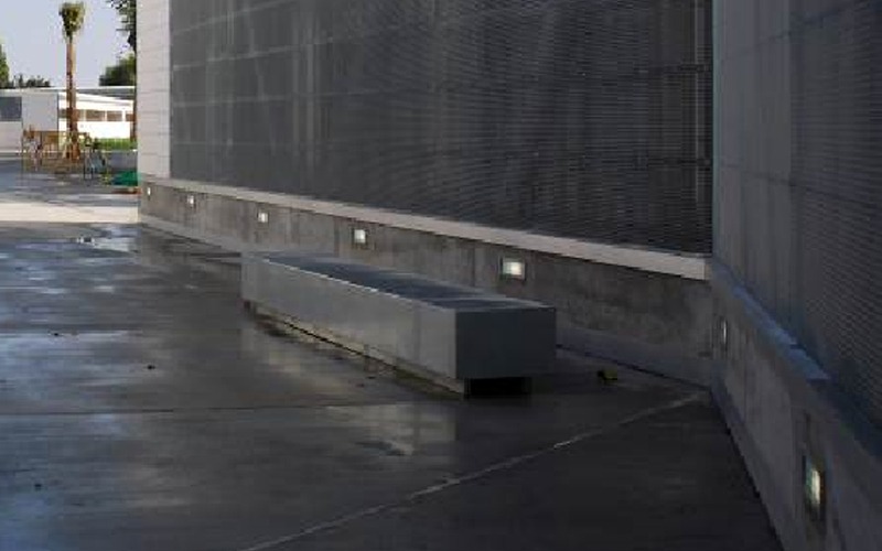 Banco Metálico exterior para el Centro de Interpretación de los Restos Arqueológicos. San Juan de Aznalfarache (Sevilla)