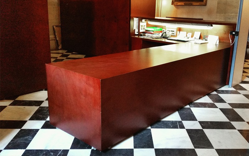 Mostrador en sala de acceso al Archivo de Indias